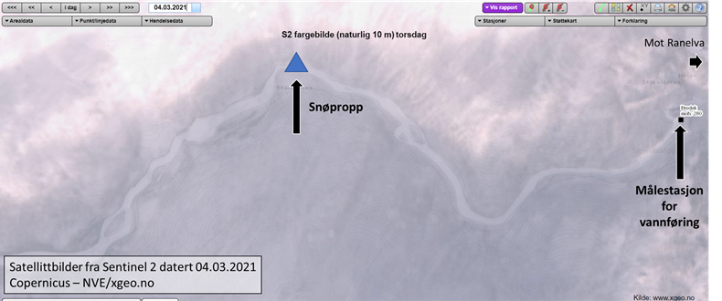 Det har gått skred ved Skarpnesen og dannet en demning, eller «snøpropp». Lav vannføring etter rasstedet er indikert ved lysere farge grunnet fravær av betydelige mengder rennende vann.