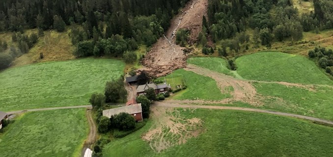 Jordskredavsetninger som har gått ned på en eiendom.