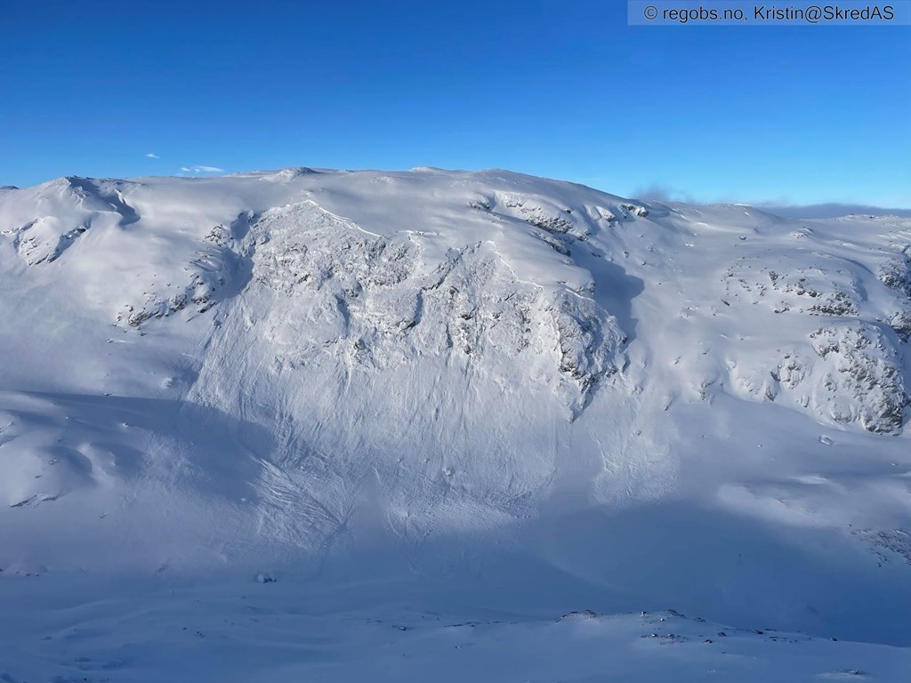 Svært stort snøskred som løsnet ved Krossbu 7. februar.