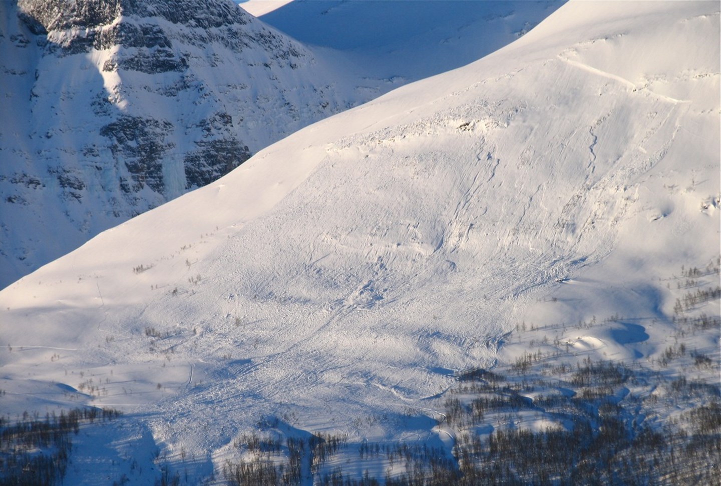 Et svært stort flakskred på Sjufjellet i Tamokdalen.